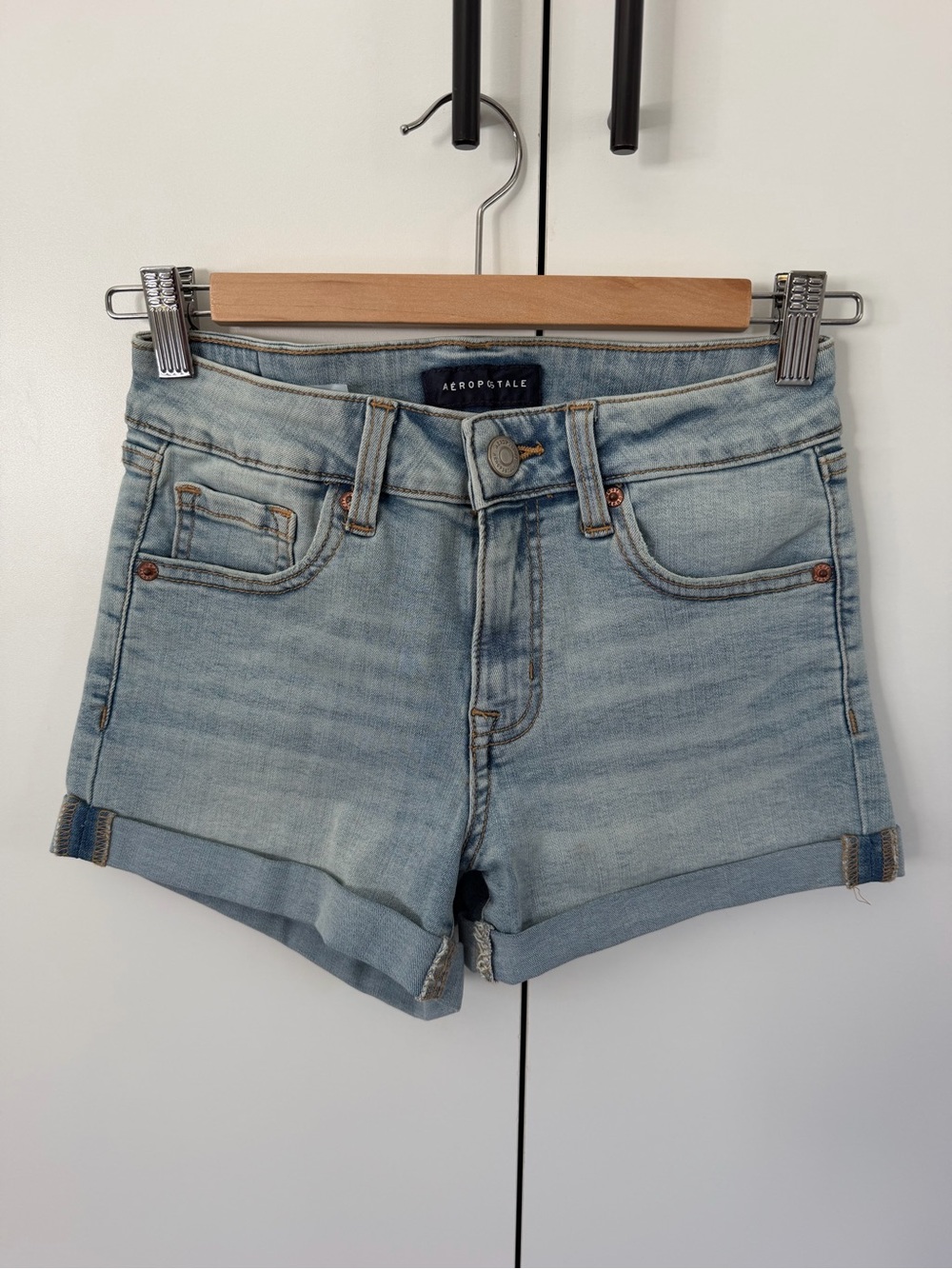 NWOT Aeropostale Light Wash Denim Cuffed Women's Shorts